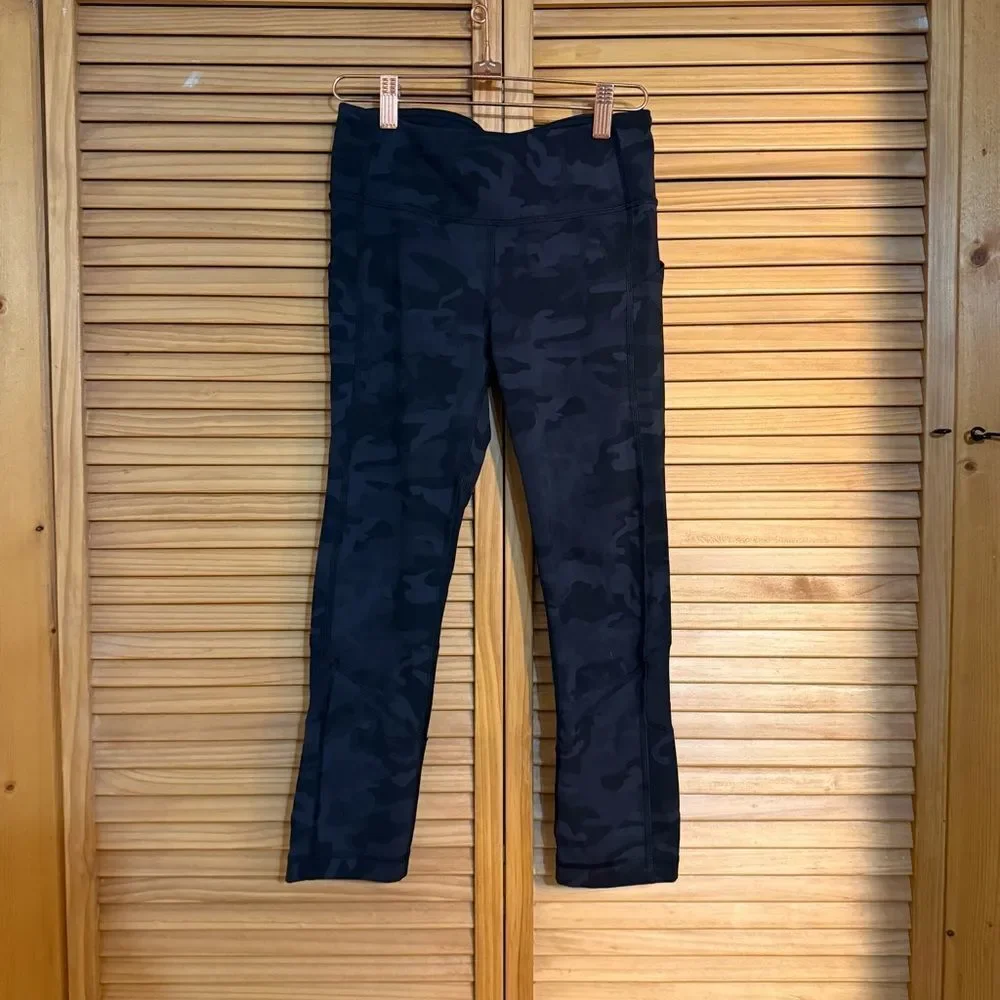 Lululemon black Camo crop Leggings size 4